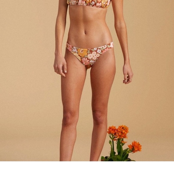 ★ Billabong x Salty Blonde Underwire Bandeau Bikini Top + Lowrider Bikini Bottom - Picture 12 of 17